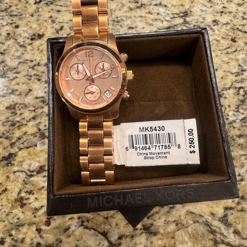 Michael Kors Elegant Rose Gold Watch - Picture 2 of 5